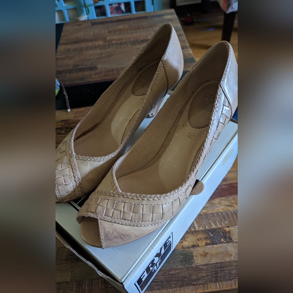 Frye "Maya" pumps size 11